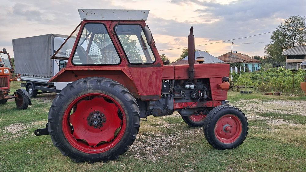 Tractor Universal  650