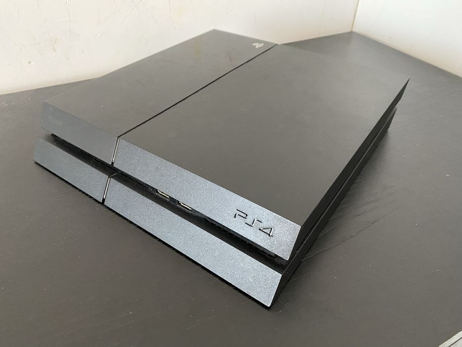 Продам Sony Playstation 4