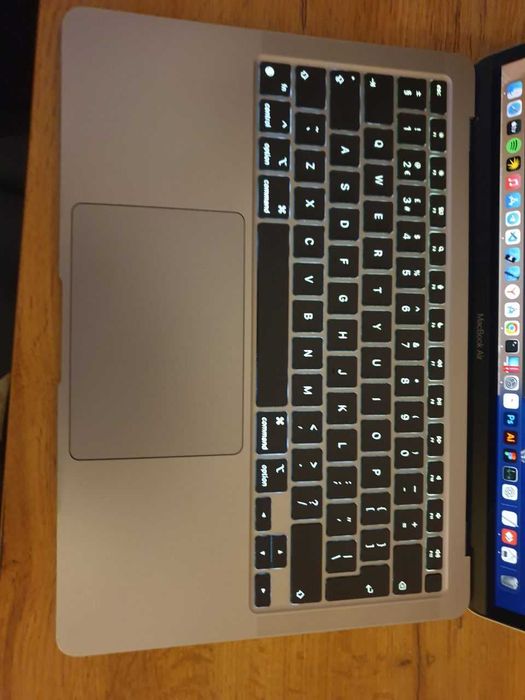 MacBook Air M1 8/512