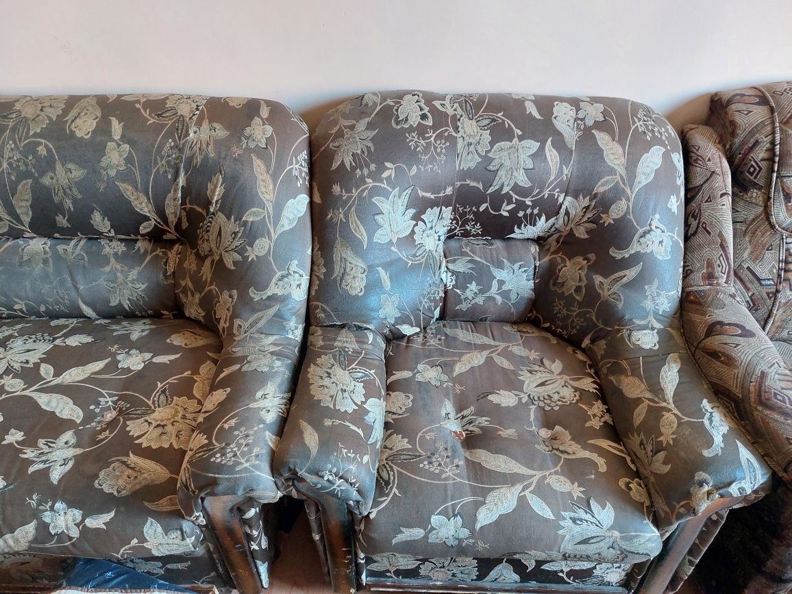 Продам не дорого   диван межкомнатные двери