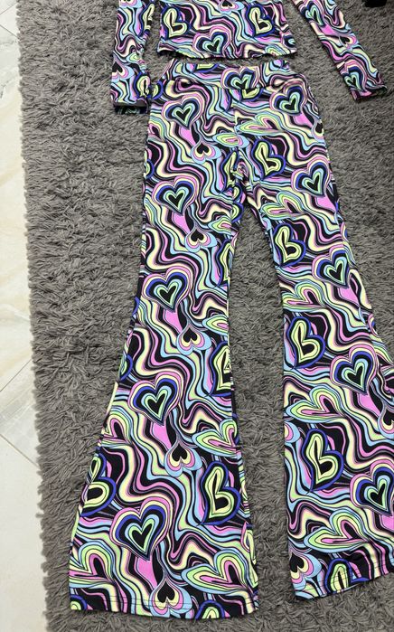 Set pantaloni evazati si bluza