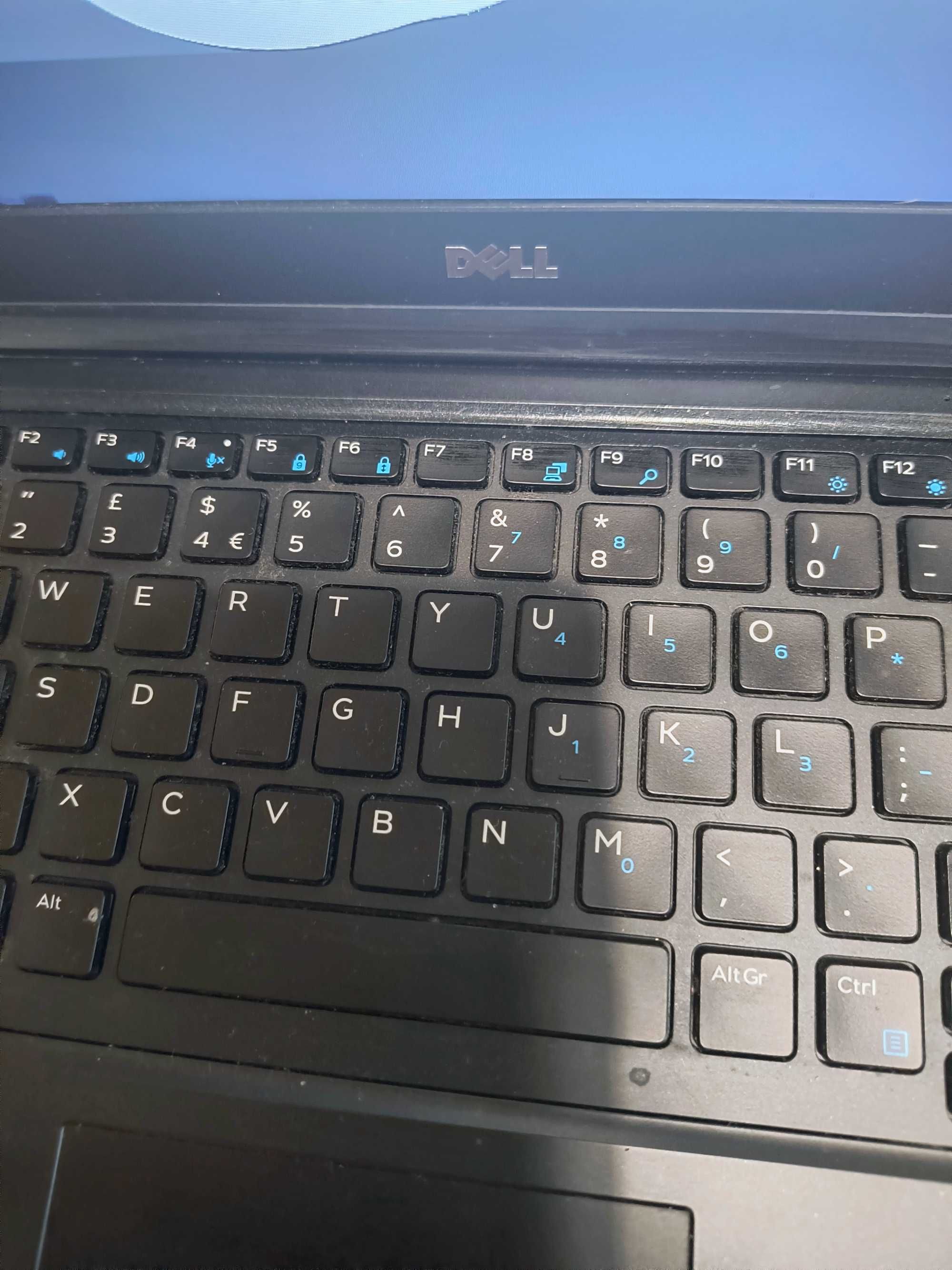 Продавам лаптоп dell