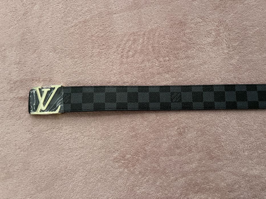 curea lv neagra cu auriu