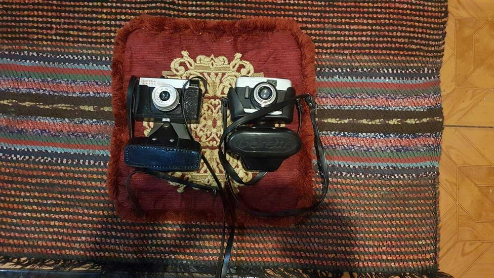 Масивни Ретро - Шкафове Огледало- Закачалка-Лампа-Фотоапарати- идр.