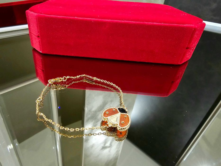 Van Cleef & Arpels VCA Rose Lucky Spring Open Ladybug Дамска Гривна