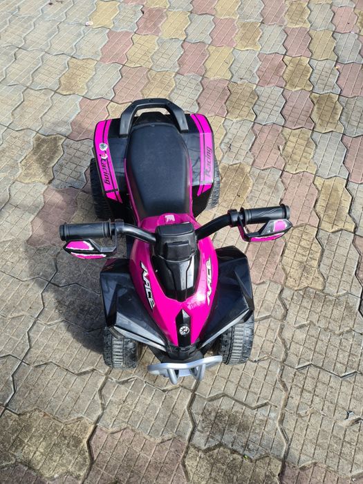 Vând atv fără pedale cu muzica și lumini