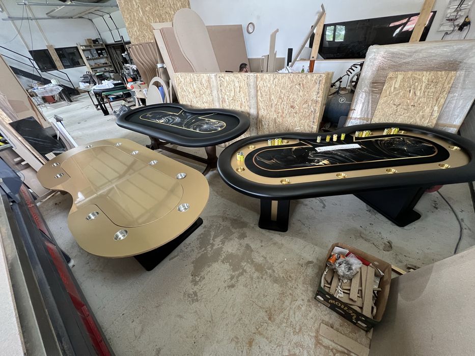 Masa Poker cu racetrack auriu pahare intrare dealer CustomTables.eu
