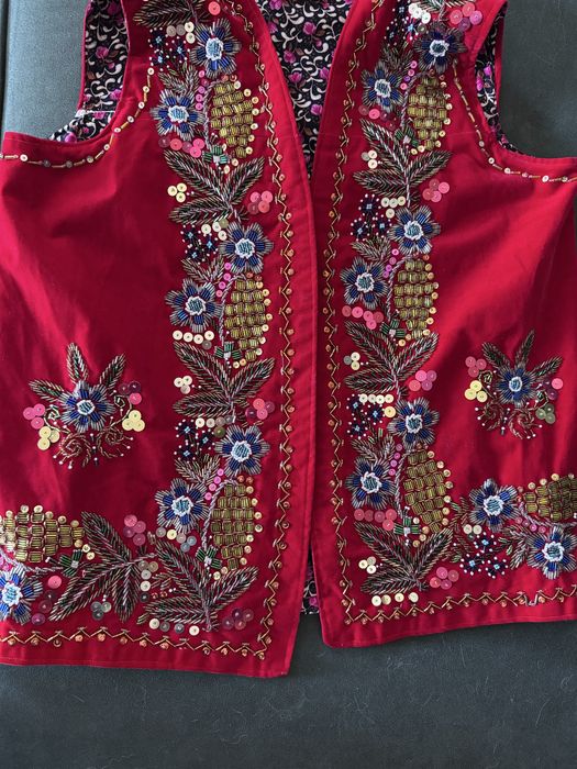 Vând( ilic bunda ) vestă tradițională cusută manual – unicat