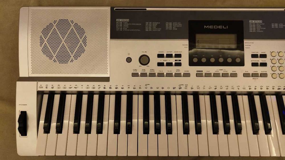 Отдам даром синтезатор