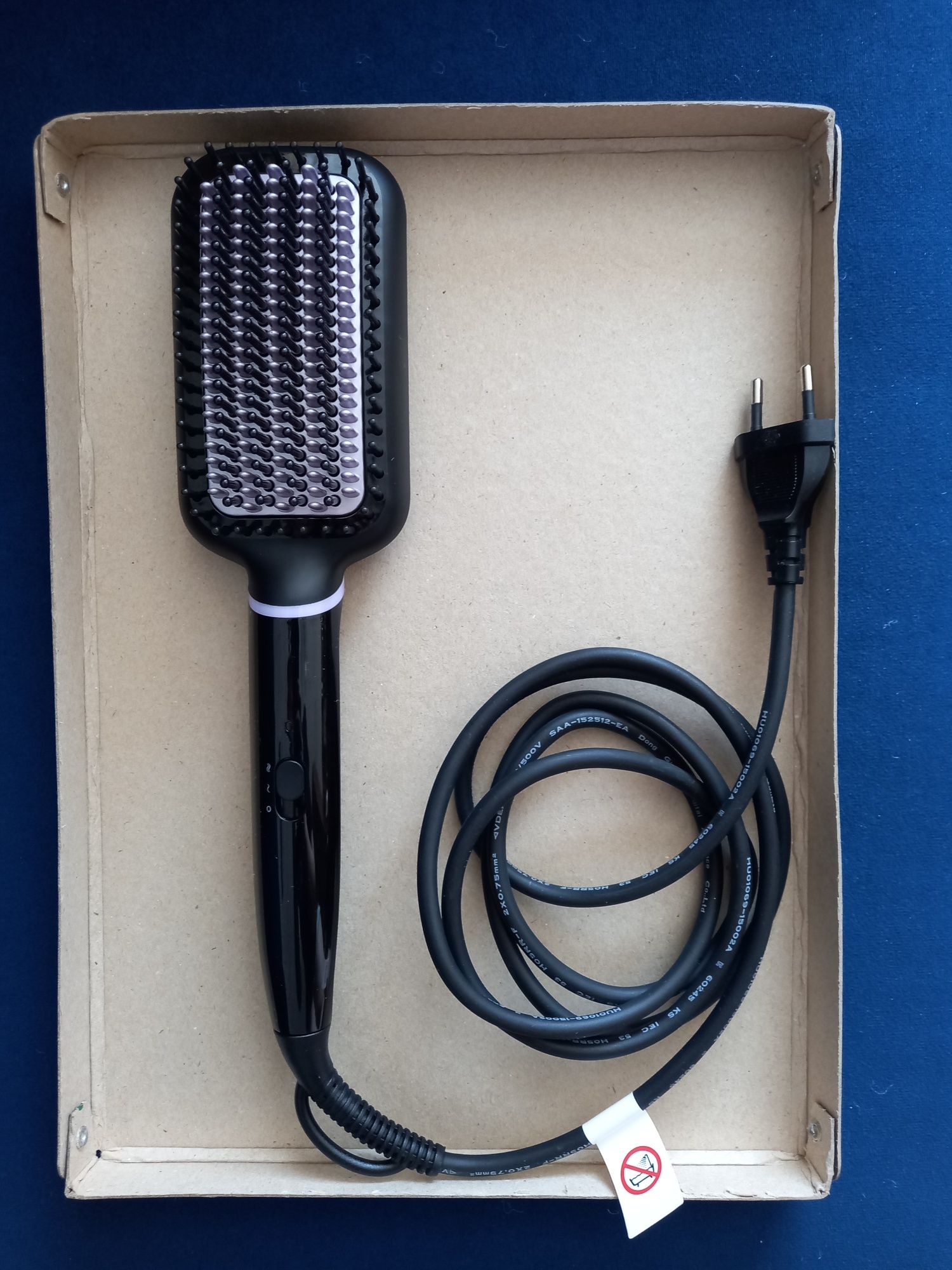 Philips изправяща четка за коса StyleCare Essential BHH880/00
