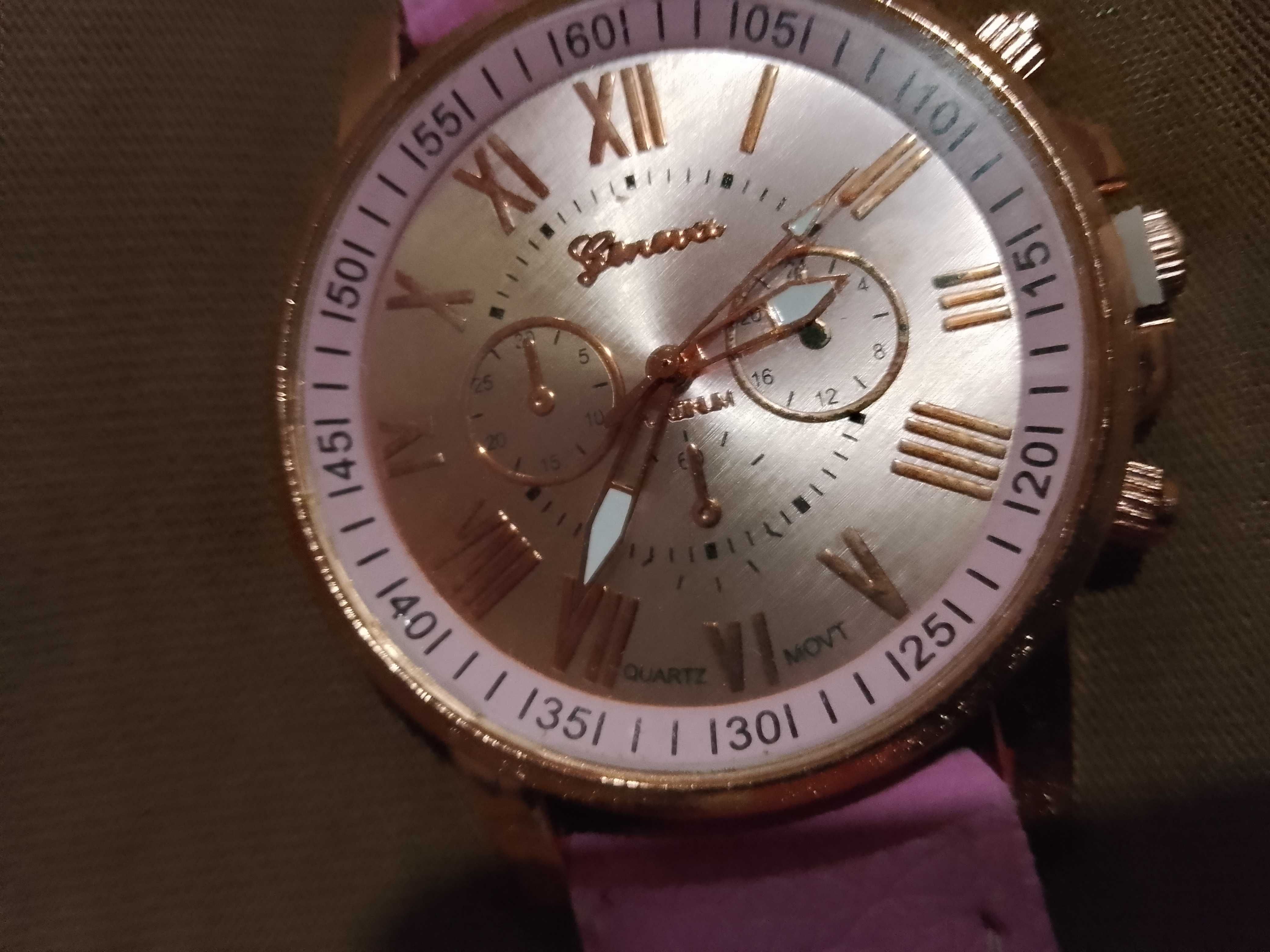 Много красив дамски часовник в розов цвят