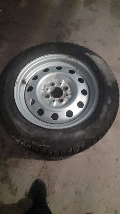 Продам шины с дисаками зимний