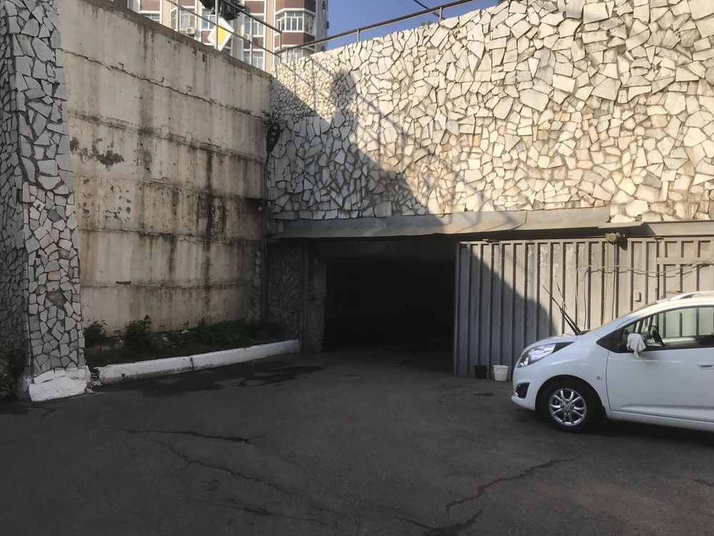 Подземный гараж, бокс метро Х. Алимжана