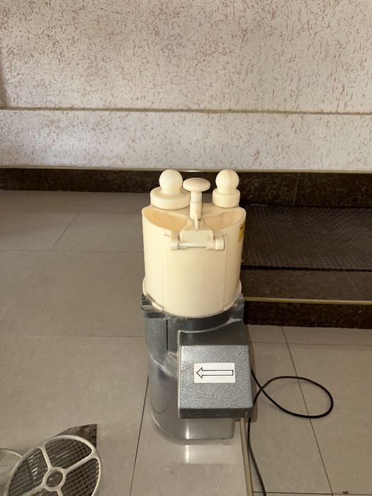 Chipsi tayyorlaydigan va sabzavotlarni turli xil shakllarda kesadigan