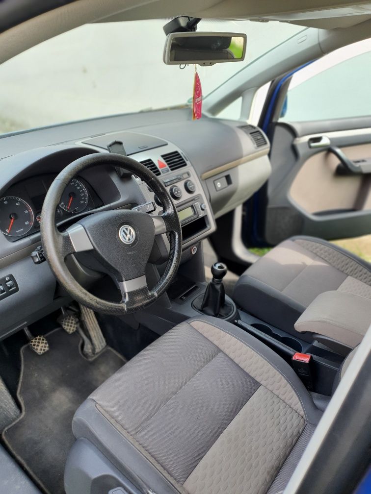 Vand VW Cross Touran 2009, 7 locuri !