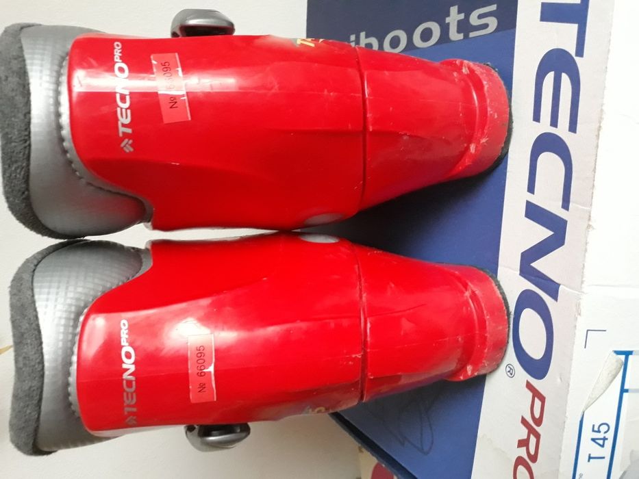 Vând clapari de schi Tecno