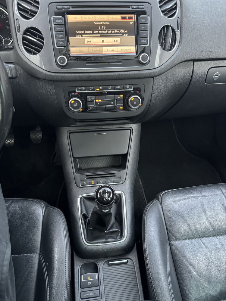 Volkswagen Tiguan Facelift 2012 - Panoramic, Clima, Navigatie .