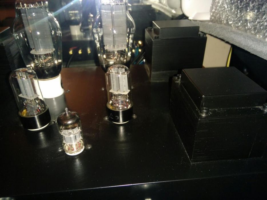 Vind statie pe lâmpi cu 300 b 4000 lei