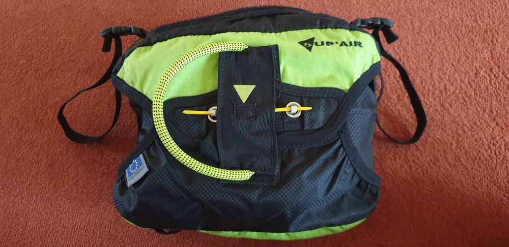 Front container pentru parașuta de rezerva