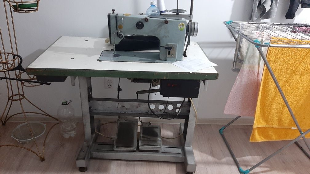 Промышленная швейная машинка