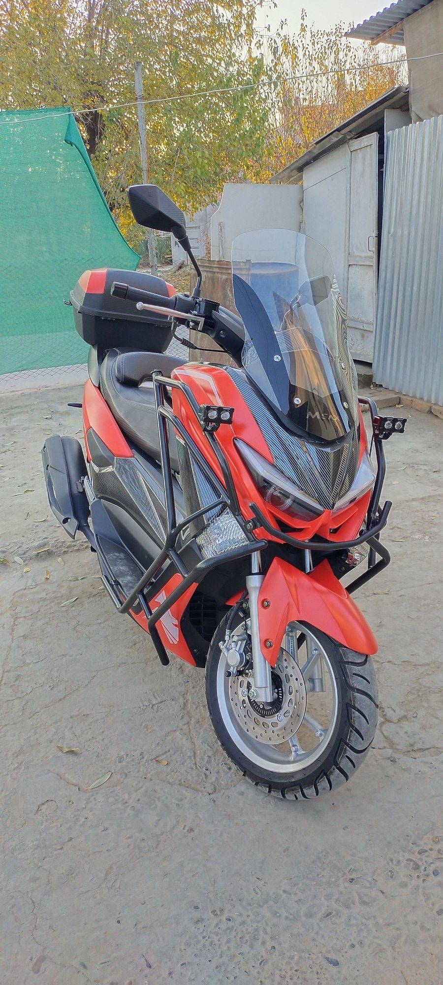 Skuter  N-MAX Sotiladi