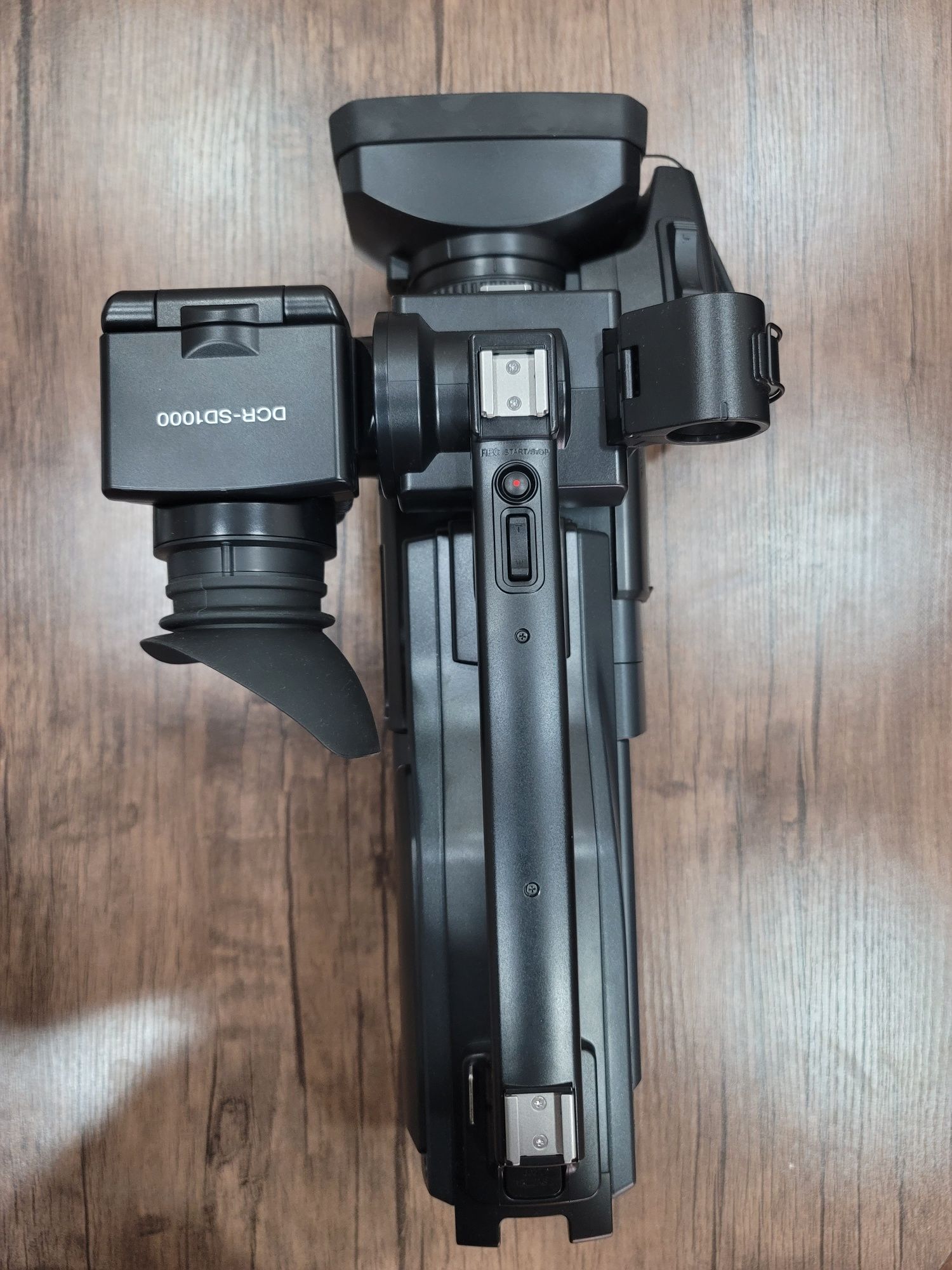 SONY DCR-SD 1000 (made in japan) sotiladi