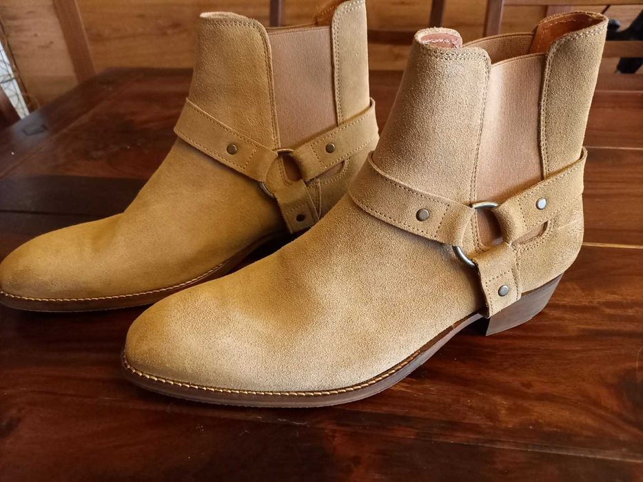 Боти от естествен набук