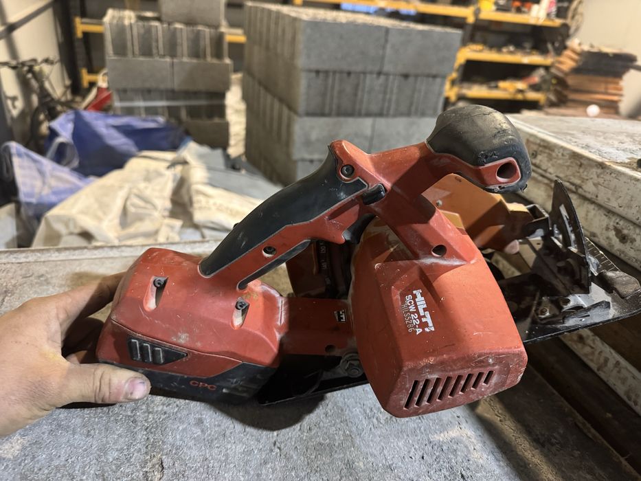 Hilti scw 22-a circular cu 2 baterii si incarcator