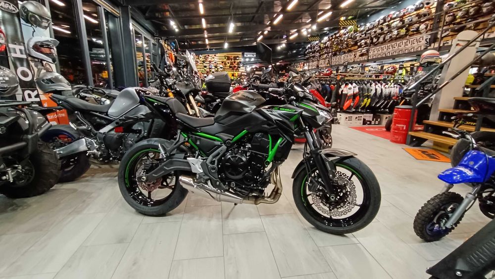 Kawasaki Z650 -0km pret livrare prin EST BIKE Campina