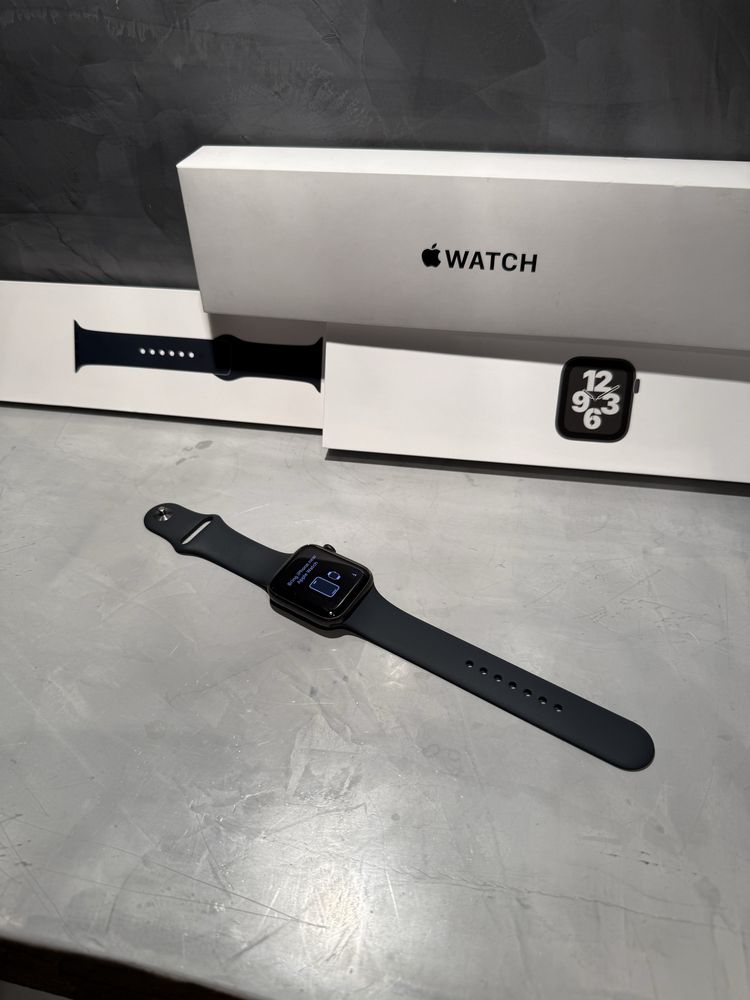 95% battery! Apple Watch SE 44mm Space Gray
