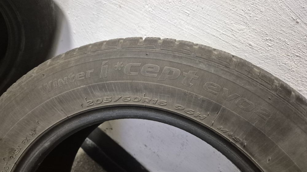 Anvelope iarna 205/60/R16 Hankook & Debica