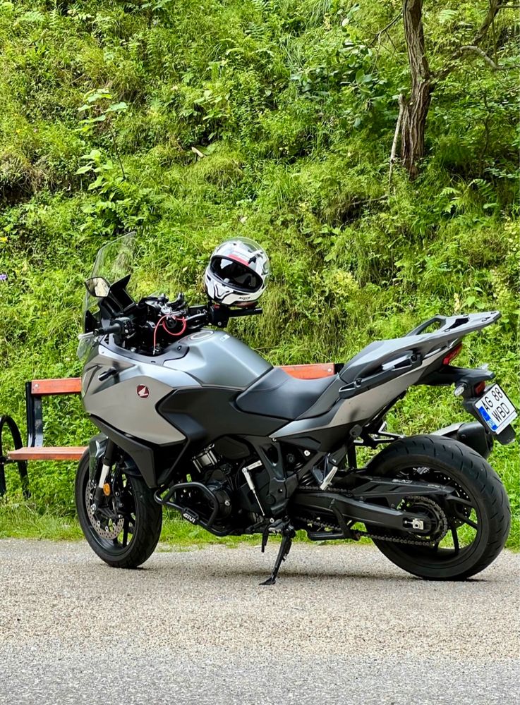 Honda     NT1100