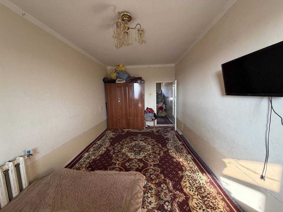 Продаётся 1х комн квартира на 5 этаже Ор-р 6 микрорайон Омад