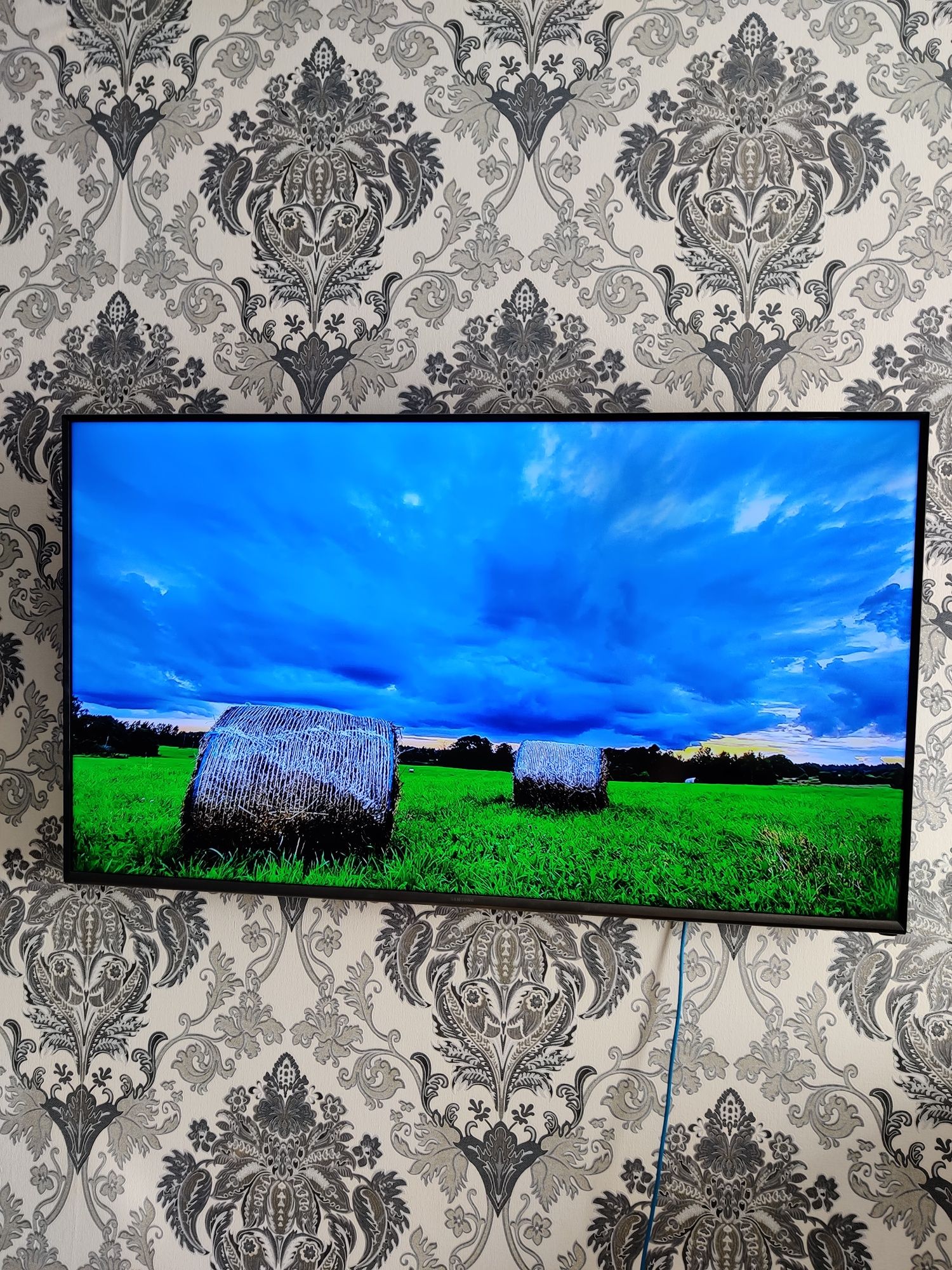 Телевизор Samsung, full HD, smart tv, диагональ 43дюйма, 108 см.