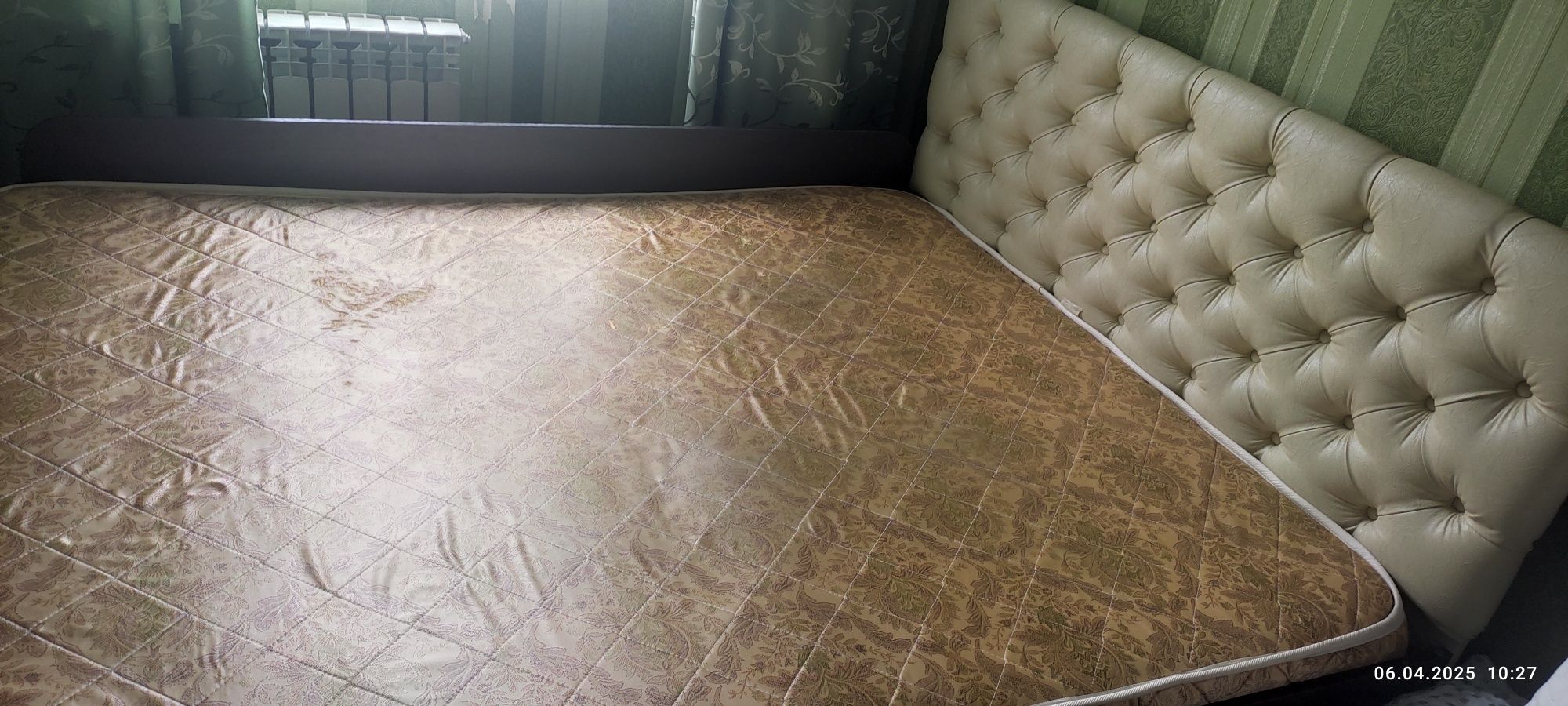 Продам двуспальную кровать