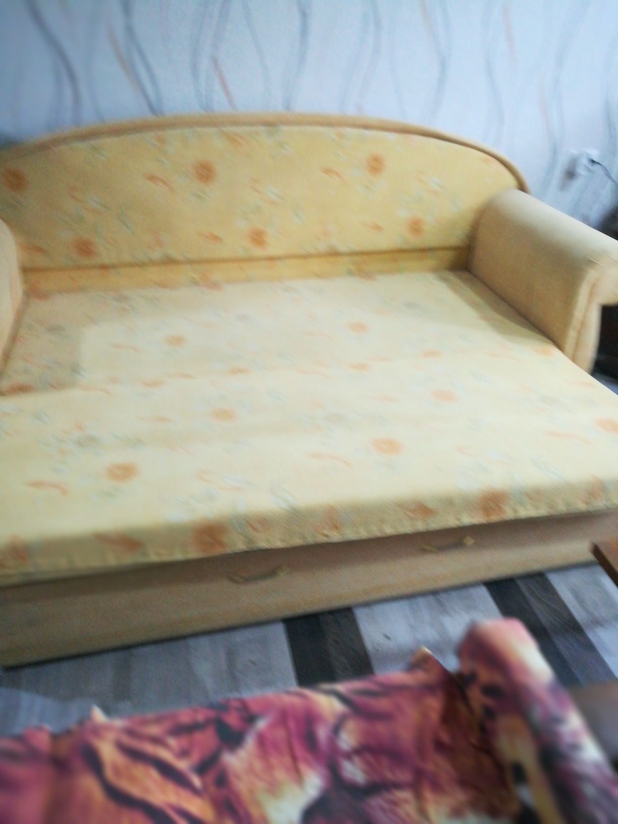 Продам диван раздвижной