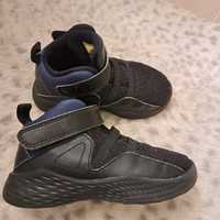 Adidasi Jordan ,mărimea 25