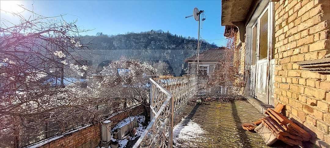 Двуетажна къща в с. Червен