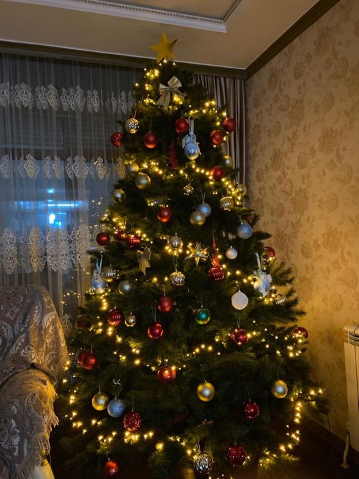 Роскошная новогодняя ёлка 2.8 м с игрушками