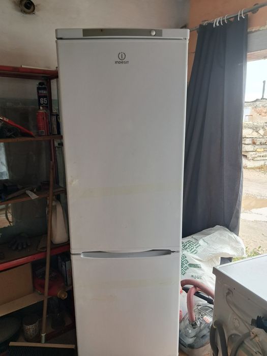 Холодильник Indesit