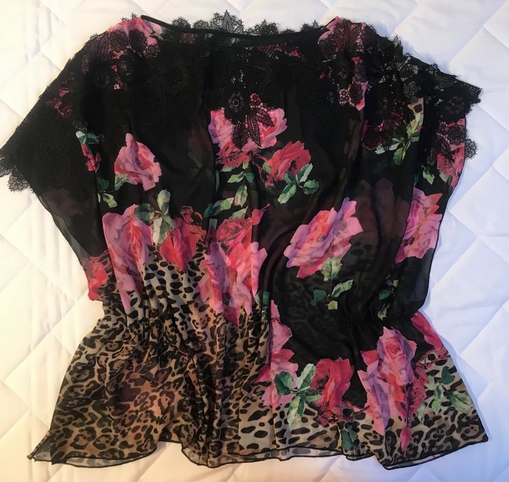 Bluză damă cu model floral și dantelă