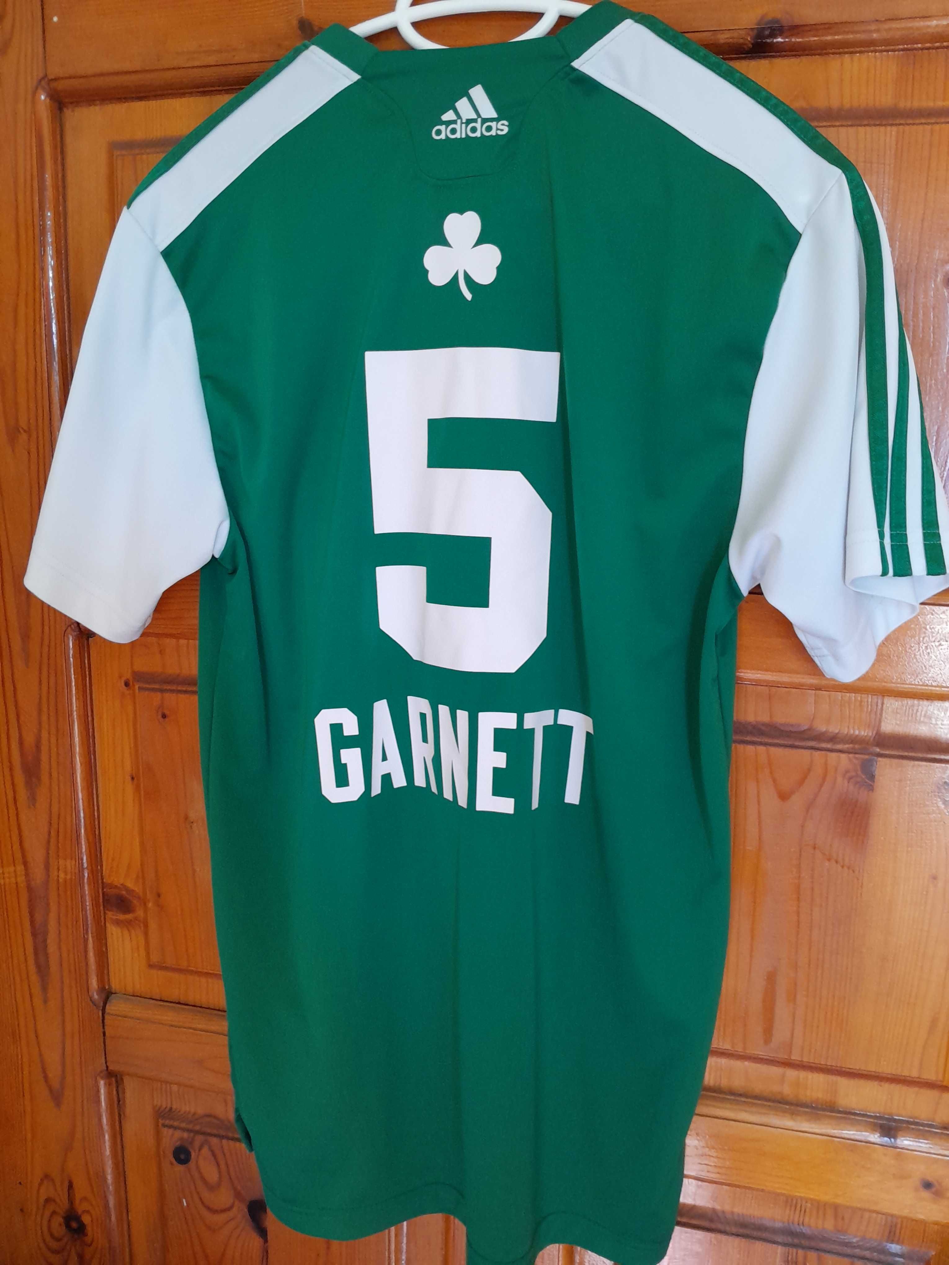 Продавам баскетболна тениска Boston Celtics