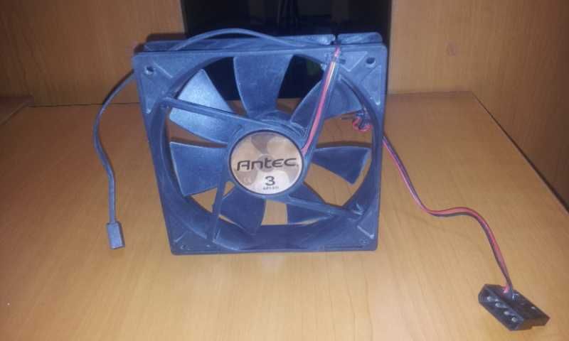 Ventilator 12 cm pentru unitate PC