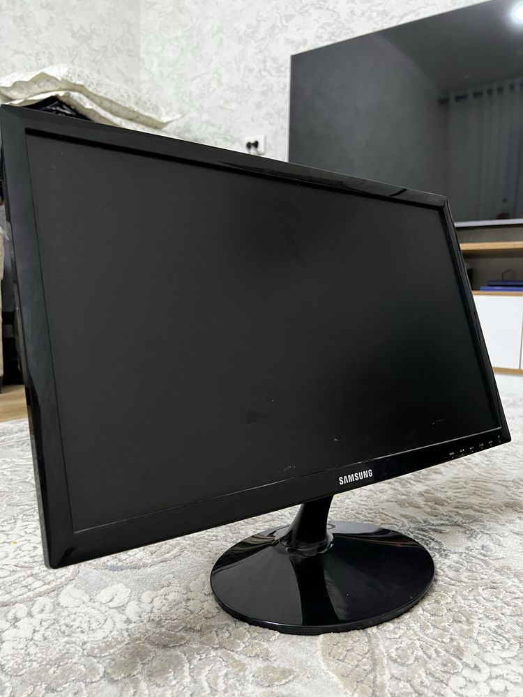монитор Samsung s22d300