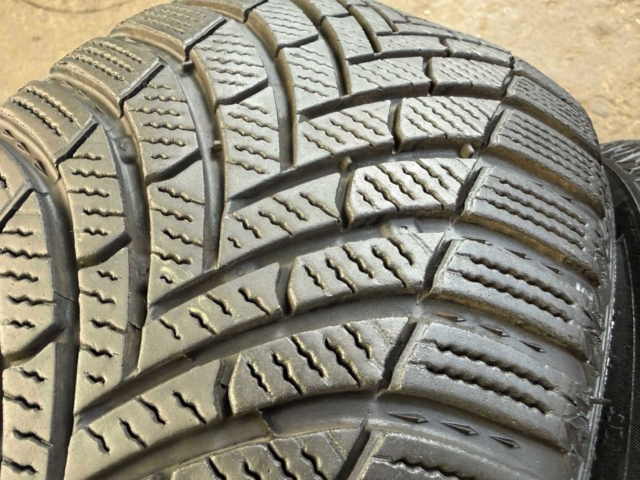 2x Anvelope Iarna 215/55 R17 - Semperit Speed Grip 5 XL