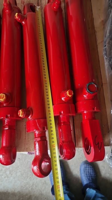 Cilindru hidraulic lungime 560 mm diametru tija 35 mm diametru bolt 30