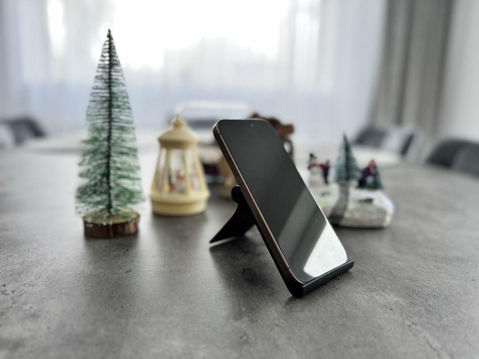 Iphone 16 Pro (Gold)