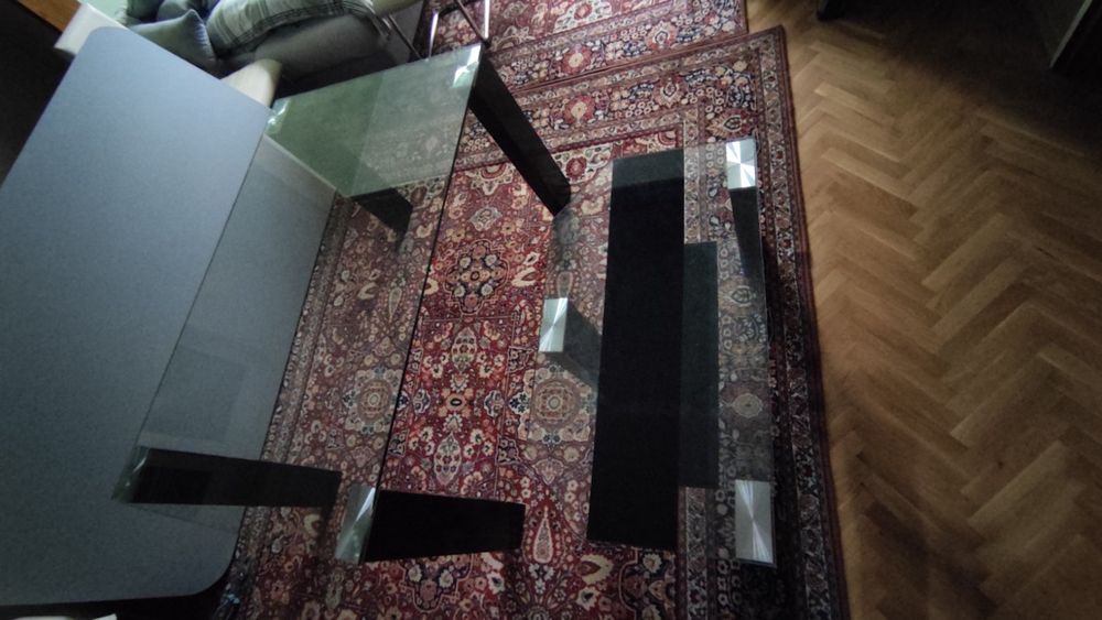 Продавам стъклена маса и стъклена стока за телевизор