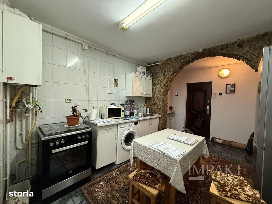 Apartament 2 Camere decomandate, etaj intermediar, zona Primaverii