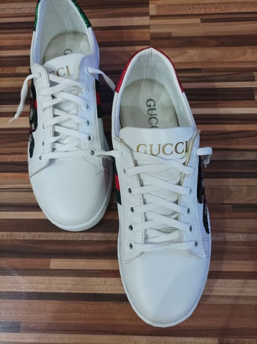 Обувки на Gucci бели